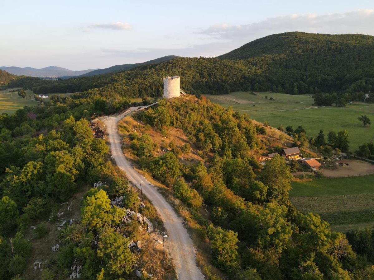 Ferienwohnung Ivona - Kuca Za Odmor Perusic - Stara Lika Exterior foto
