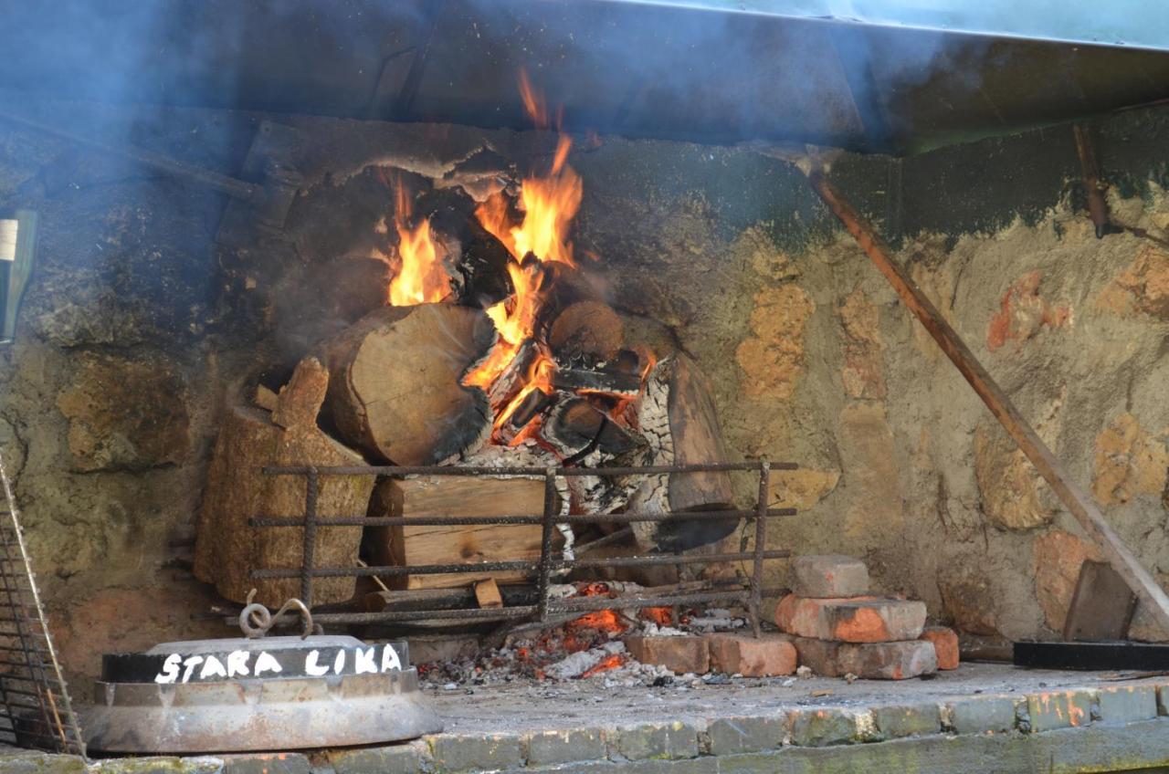 Ferienwohnung Ivona - Kuca Za Odmor Perusic - Stara Lika Exterior foto