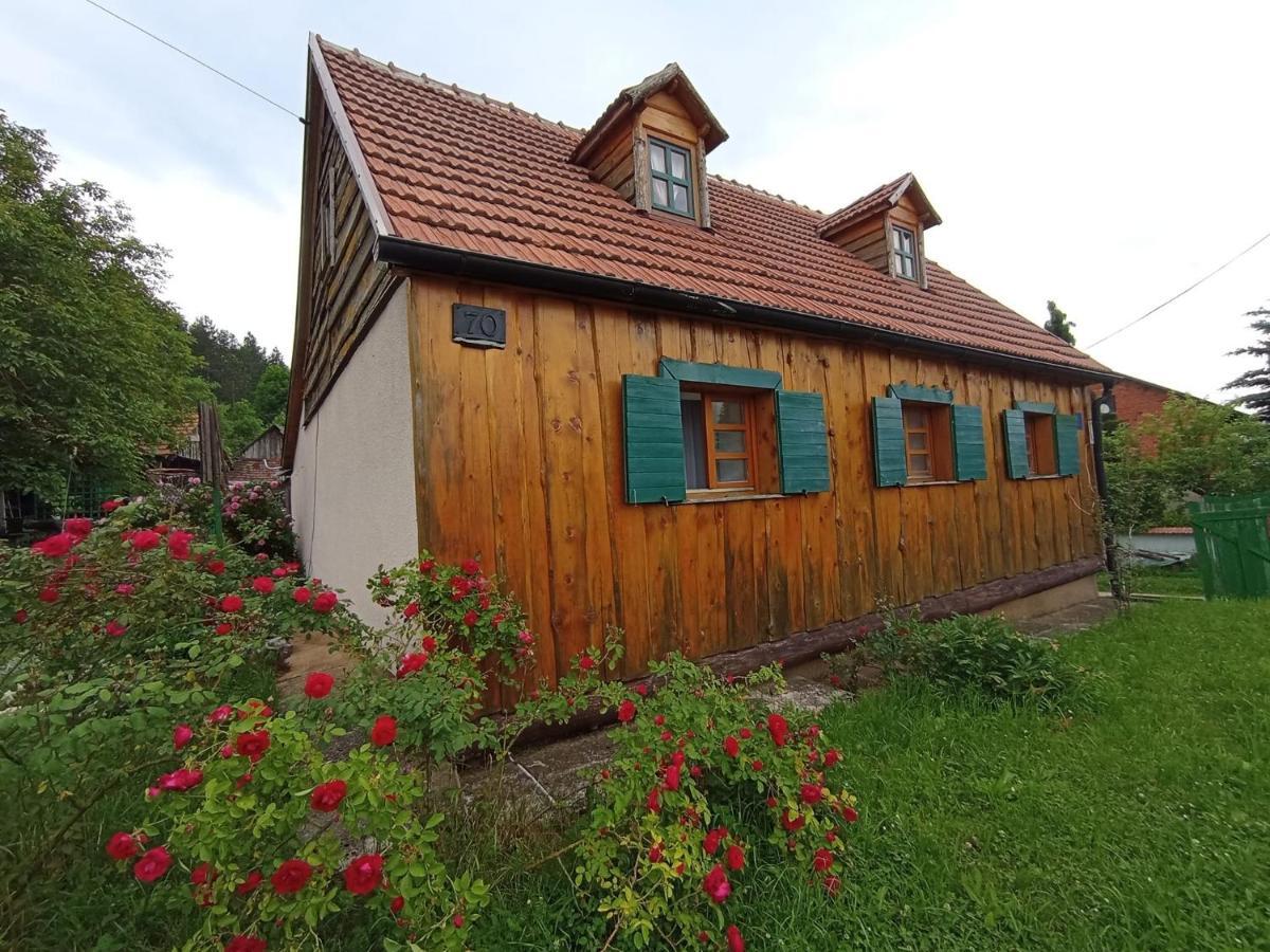 Ferienwohnung Ivona - Kuca Za Odmor Perusic - Stara Lika Exterior foto