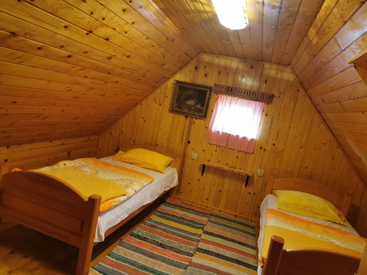 Ferienwohnung Ivona - Kuca Za Odmor Perusic - Stara Lika Exterior foto