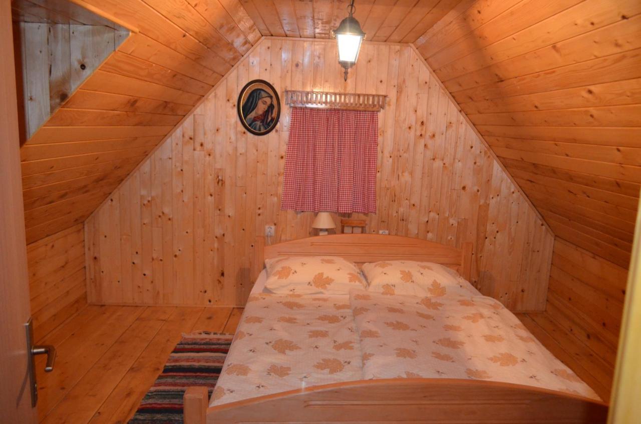 Ferienwohnung Ivona - Kuca Za Odmor Perusic - Stara Lika Exterior foto