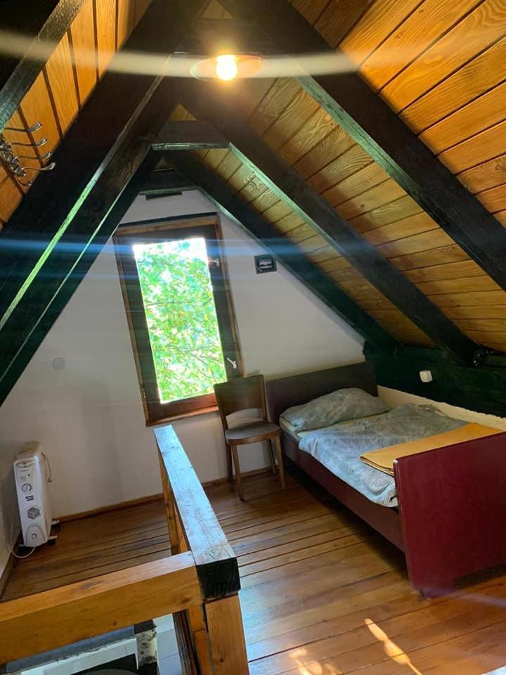 Ferienwohnung Ivona - Kuca Za Odmor Perusic - Stara Lika Exterior foto